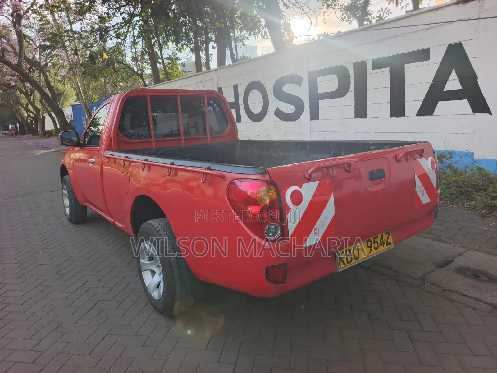 Mitsubishi L200 2012 Red