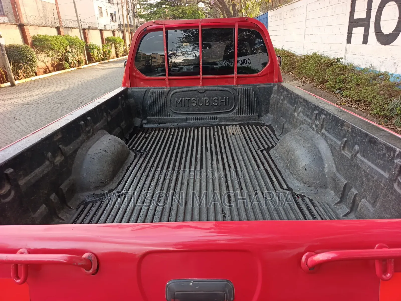 Mitsubishi L200 2012 Red