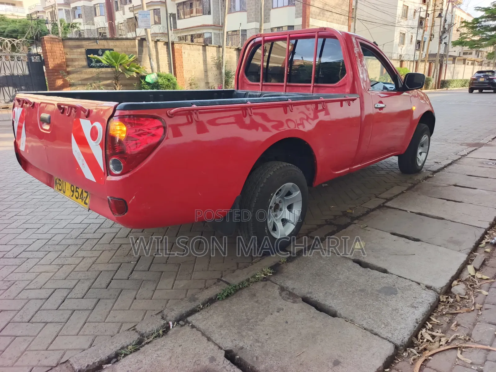 Mitsubishi L200 2012 Red