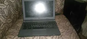 Laptop Dell Latitude 3190 4GB Intel Core i5 SSD 16 GB