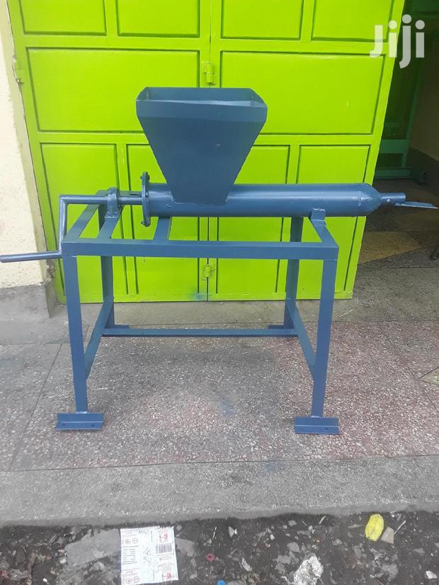 Modtec Engineering: New Manual Briquette Machjne
