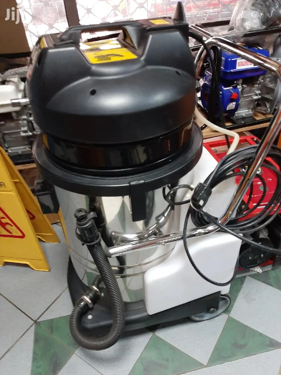 Commercial Carpet and Seats Cleaner