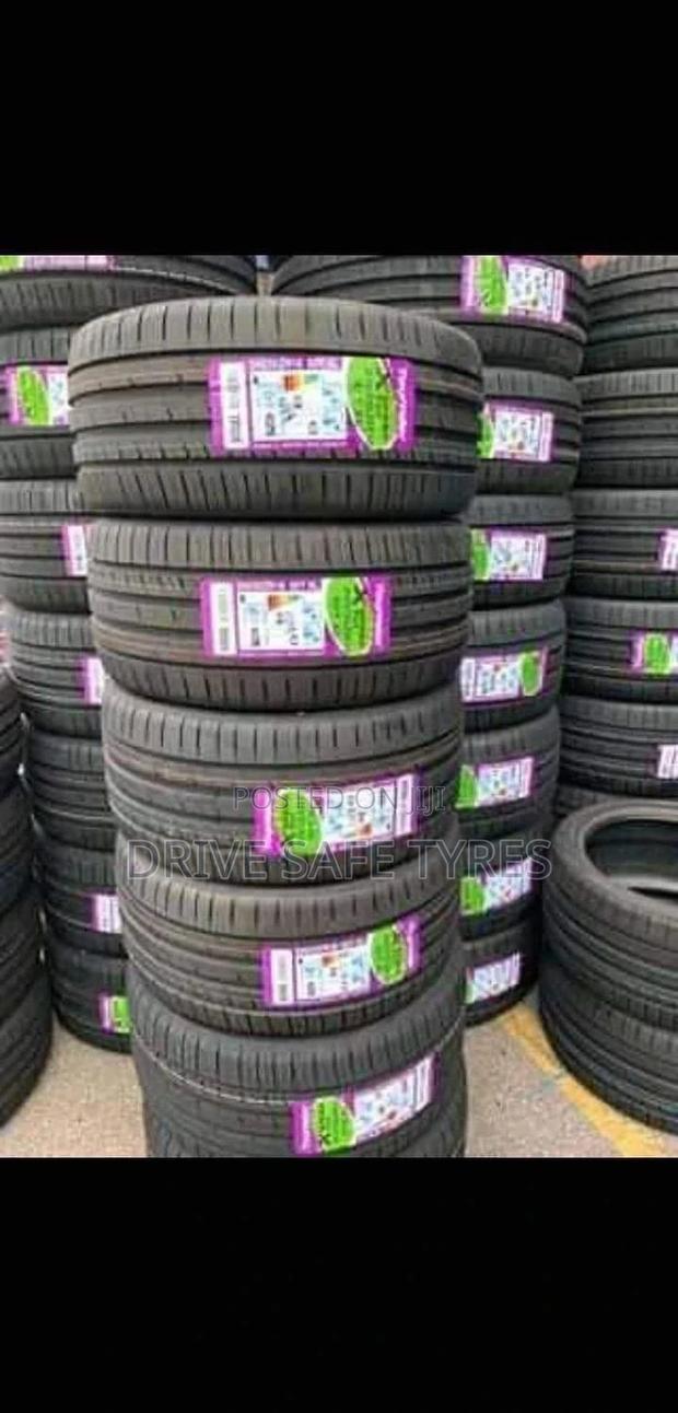 225/55 R17 Luxun Tyre