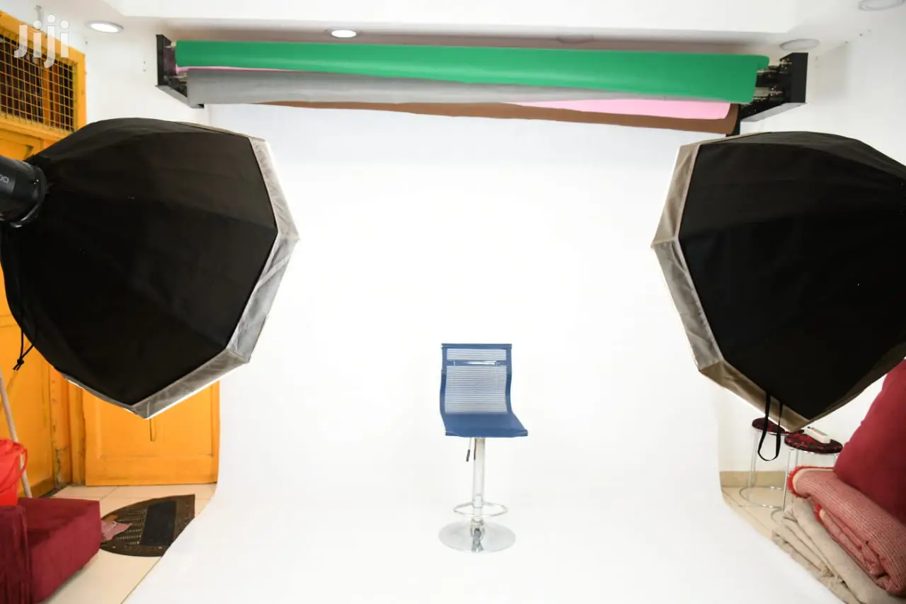 Automatic Studio Background