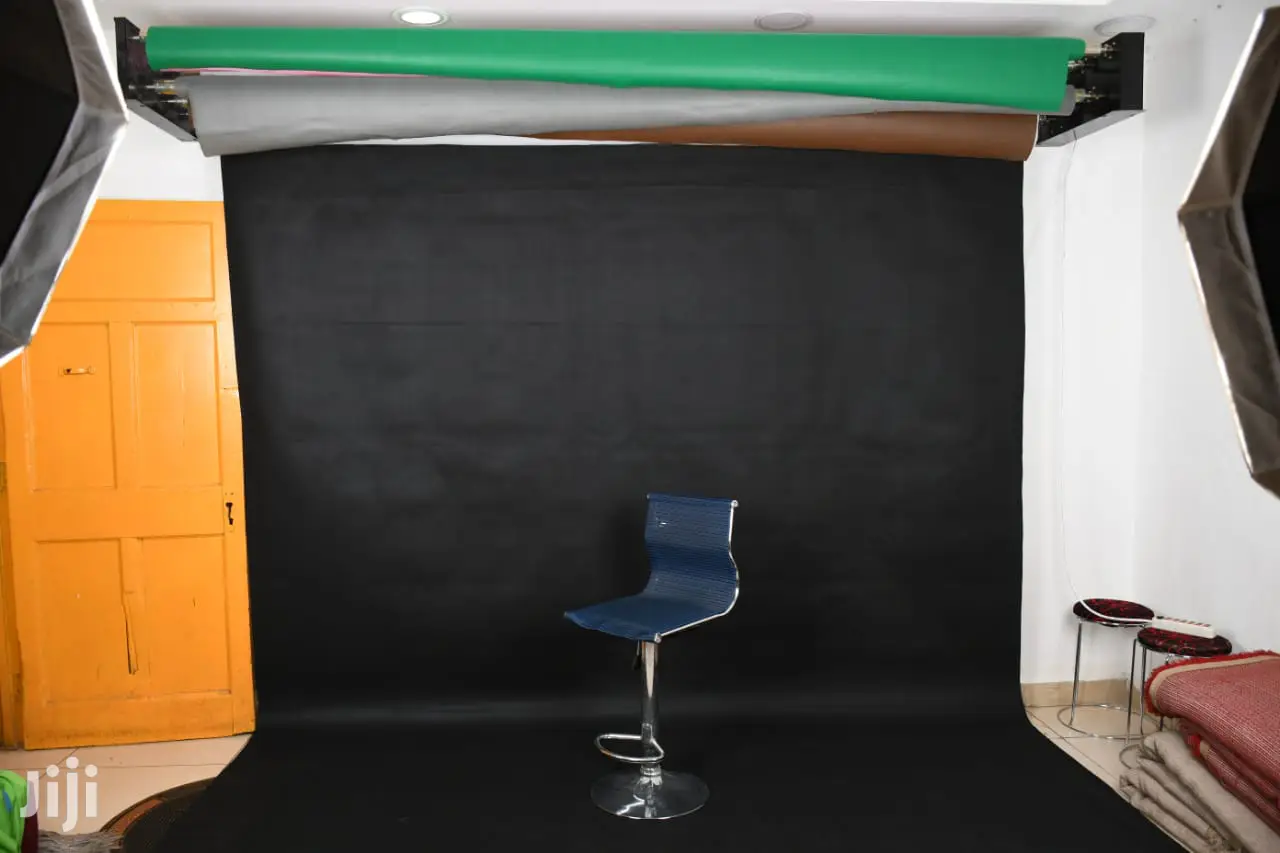 Automatic Studio Background