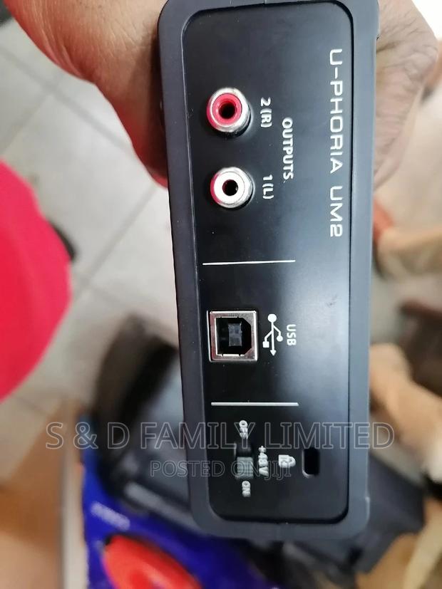 Behringer Uphoria Studio Set - thumbnail 2