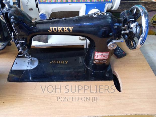 Jukky Sewing Machine - main view