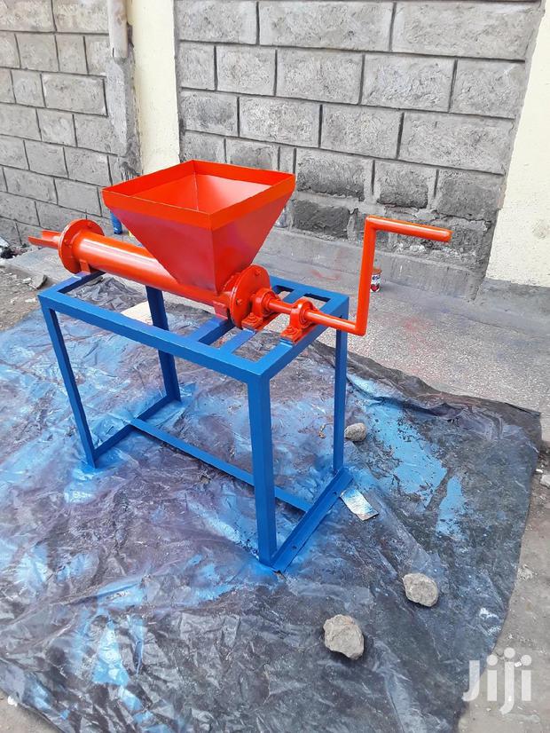 Modtec Engineers Work: Simple Manual Bricket Machine - thumbnail 3