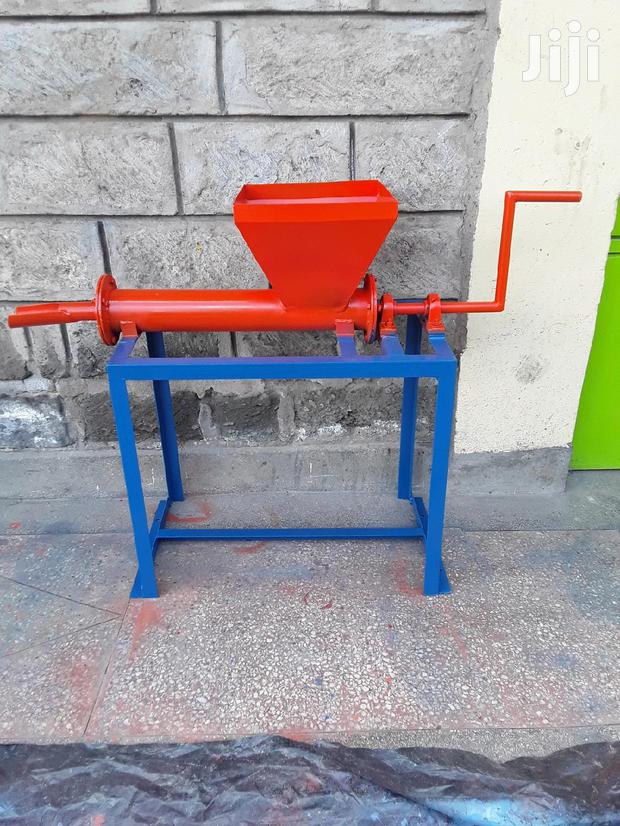 Modtec Engineers Work: Simple Manual Bricket Machine