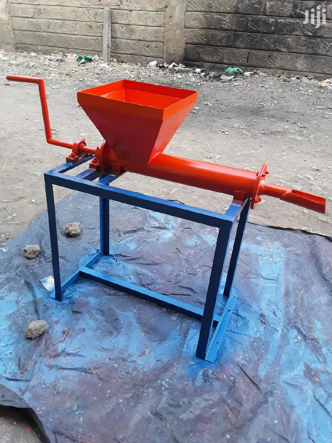 Modtec Engineers Work: Simple Manual Bricket Machine