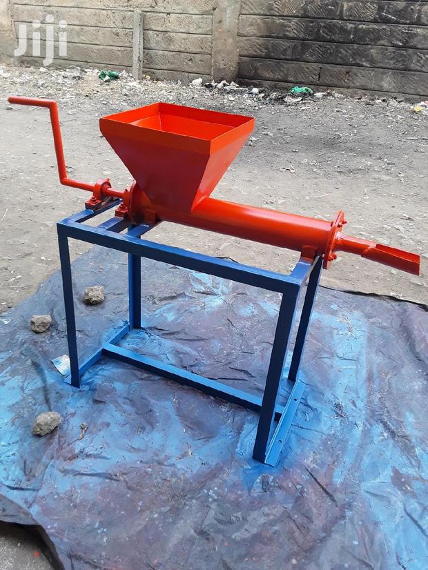Modtec Engineers Work: Simple Manual Bricket Machine - thumbnail 4