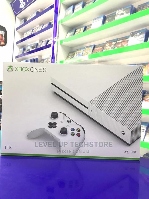 Xbox One S 1TB (White) Console - main view