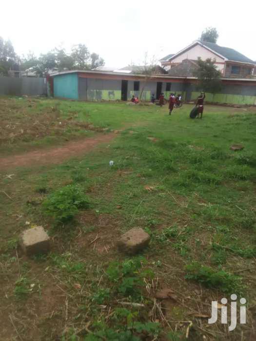 Selling 1/4 Acre in Kamakis Engen.