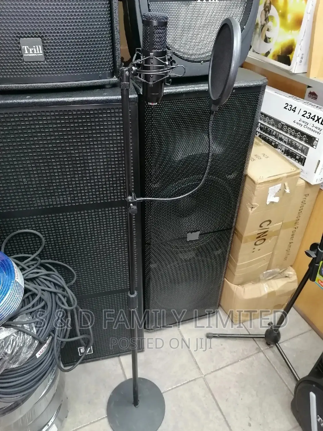 Studio Round Base Mic Stand