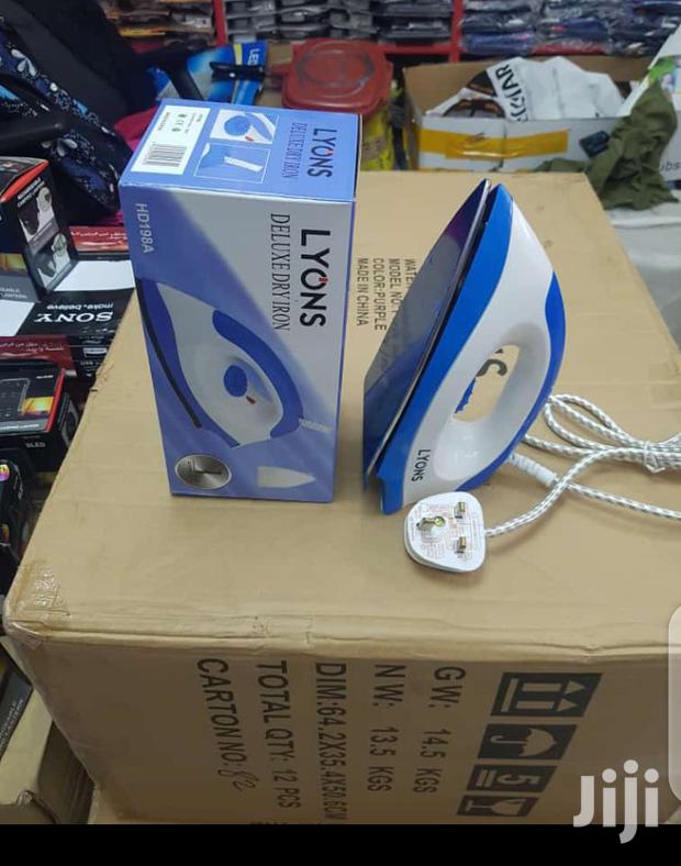 Lyons Deluxe Dry Iron Box