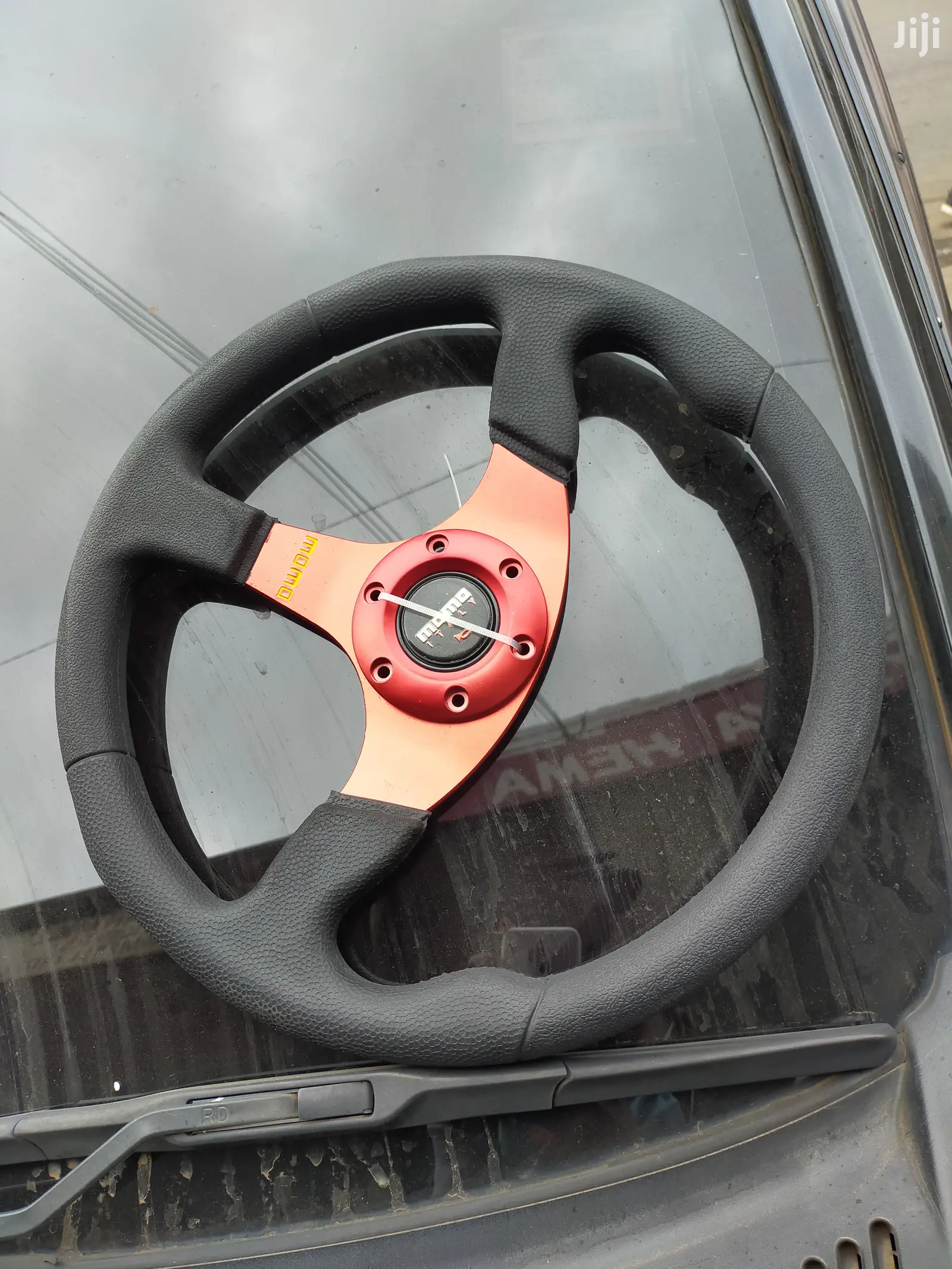 Steering Momo Red/Black