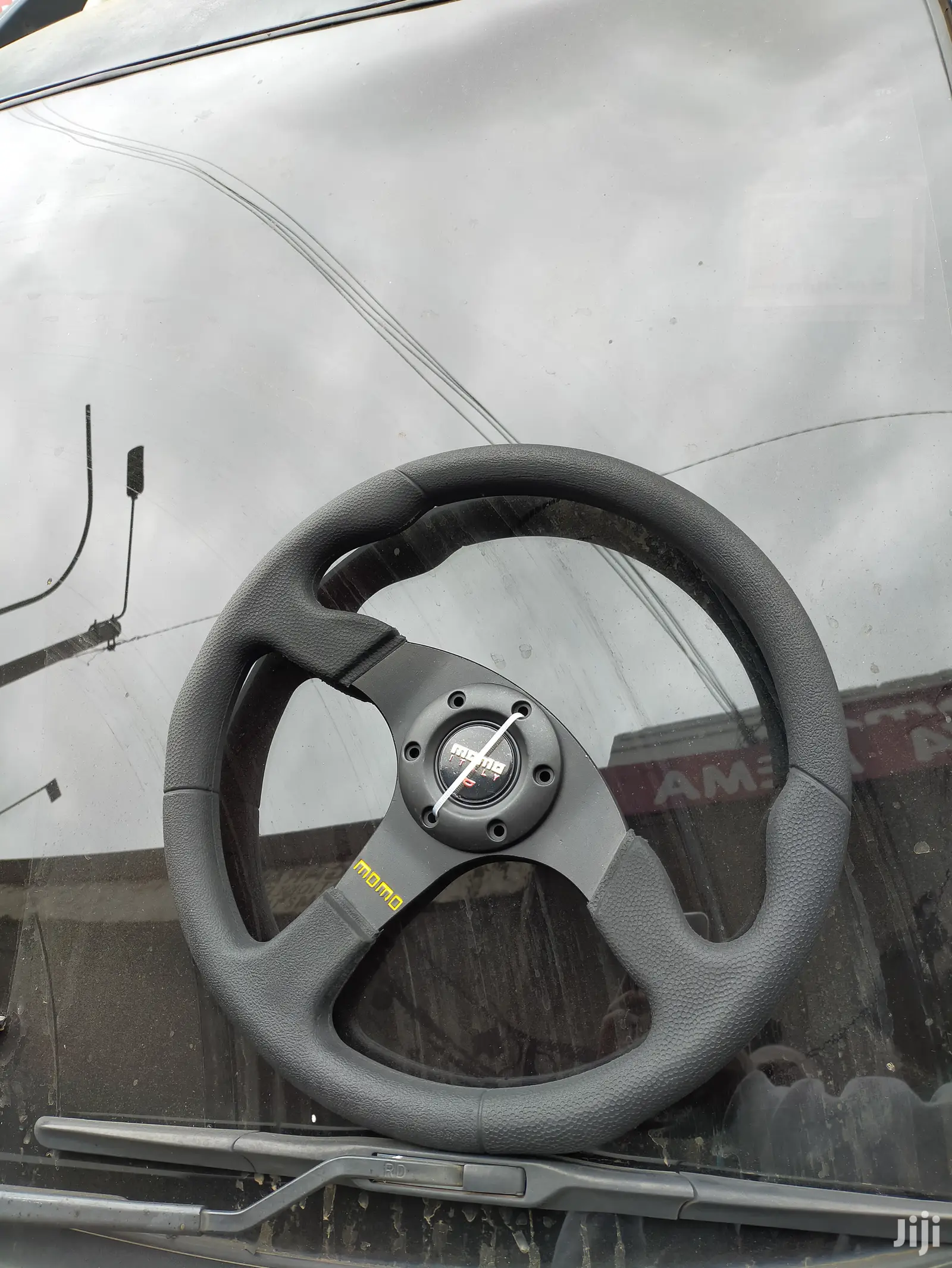 Steering Black Momo Mattle