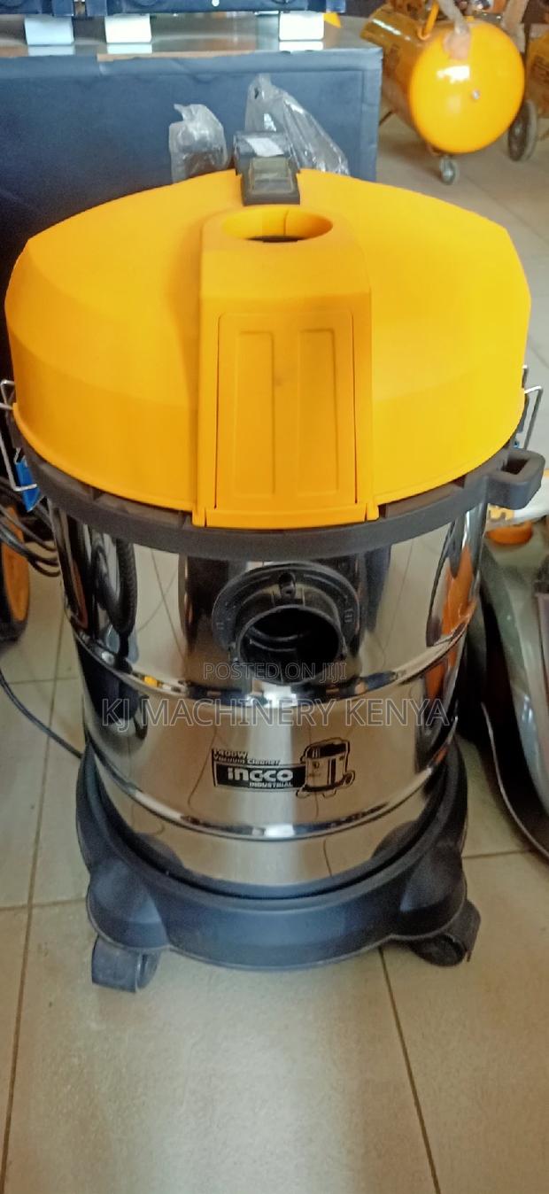 30L Vacuum Cleaner - thumbnail 2