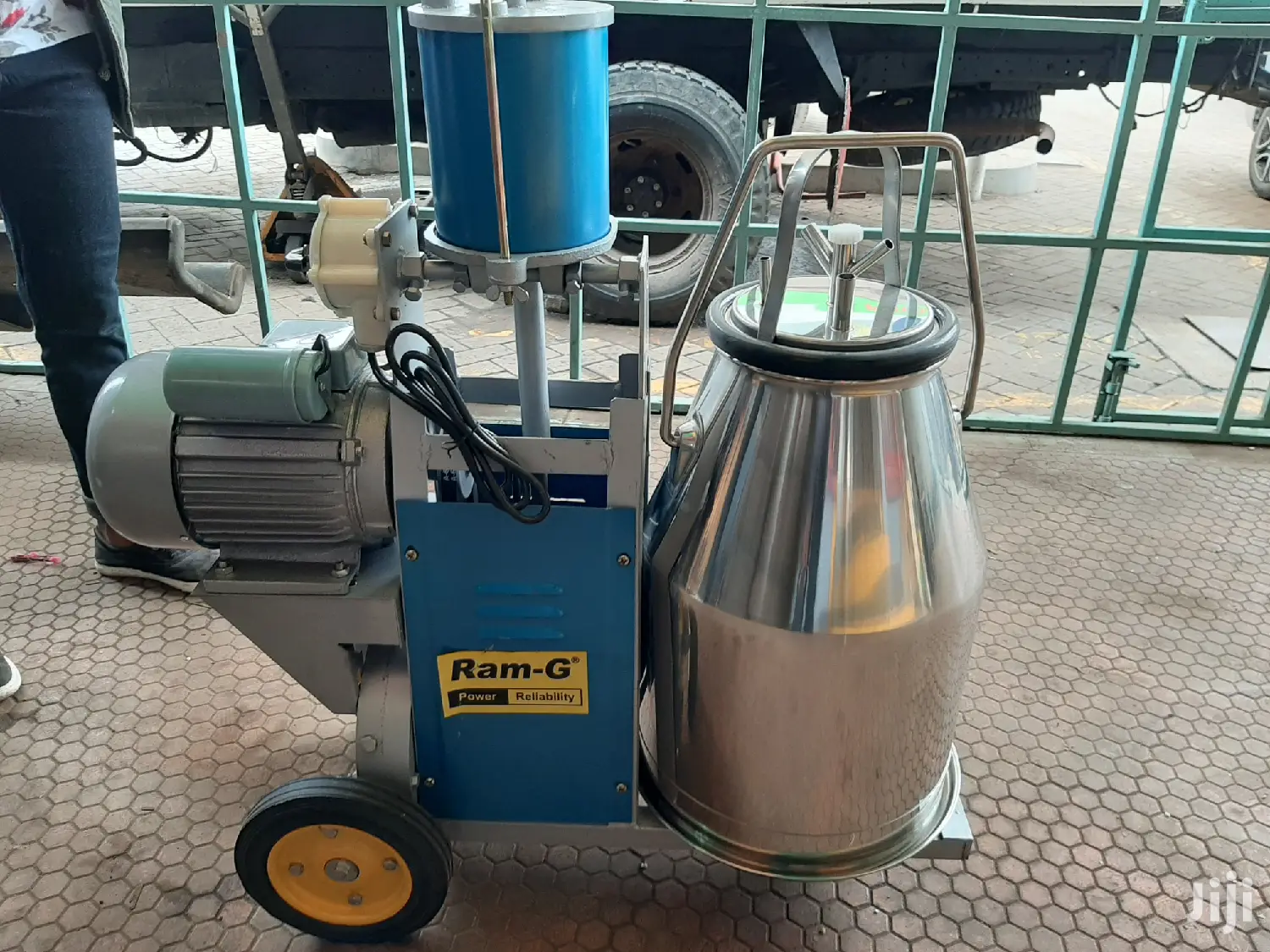 Single Cow Milking Machine