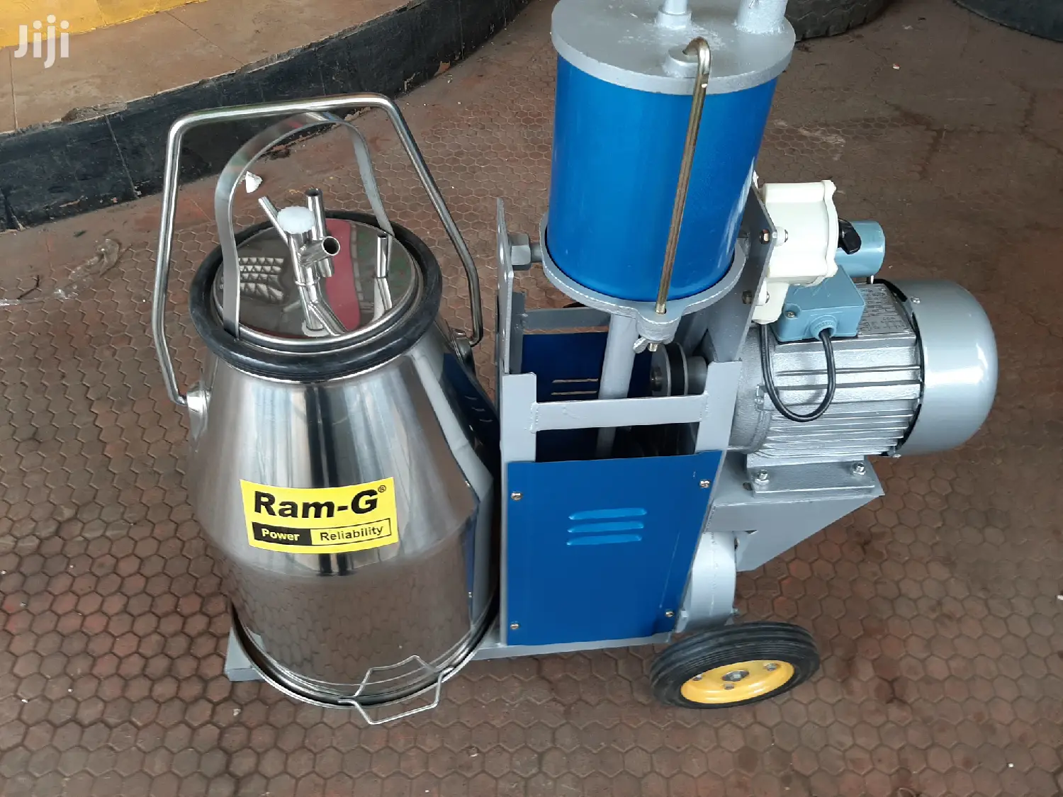 Electric Ram G Milking Machine