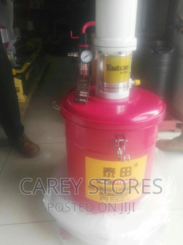 Pneumatic Grease Bucket - main view