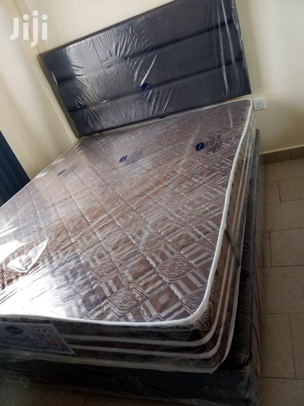 Queen Size 5 by 6 Spring Mattress - thumbnail 2