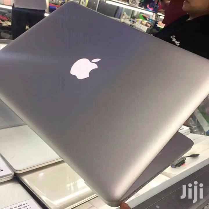 Laptop Apple MacBook 13.3" 500GB HDD 4GB RAM