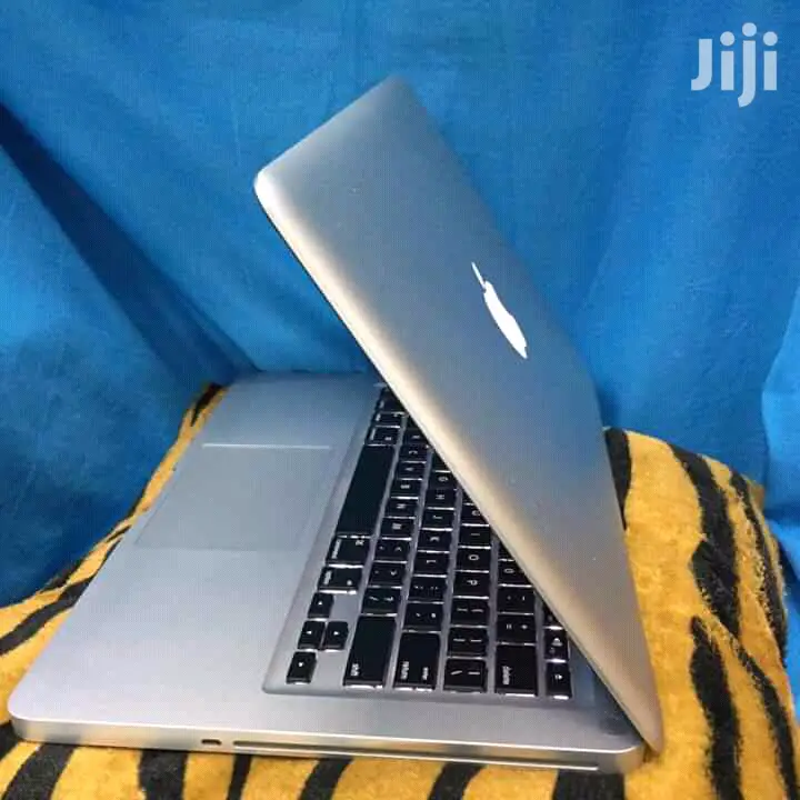 Laptop Apple MacBook 14" 500GB HDD 4GB RAM