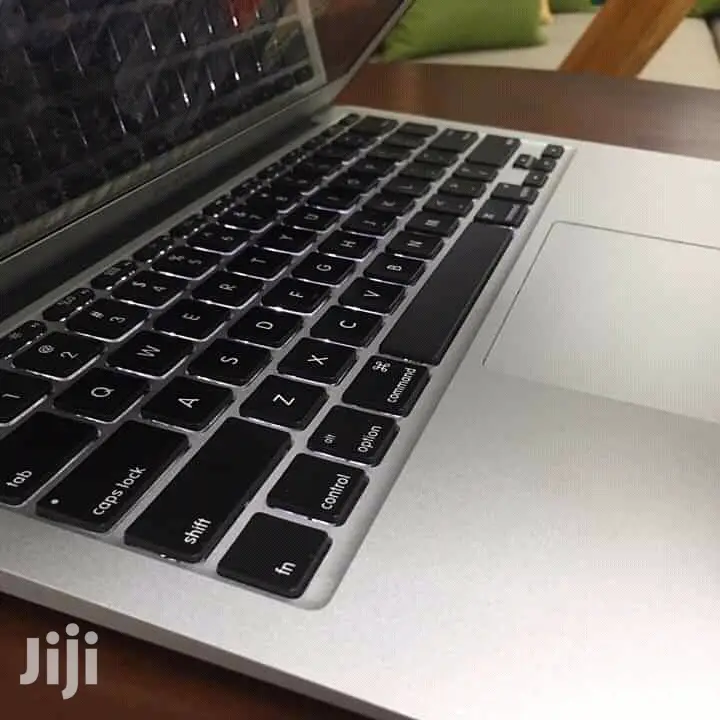 Laptop Apple MacBook Air 2012 4GB Intel Core I5 SSD 128GB