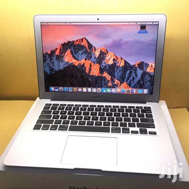 Laptop Apple MacBook Air 13.3" 128GB SSD 8GB RAM - main view