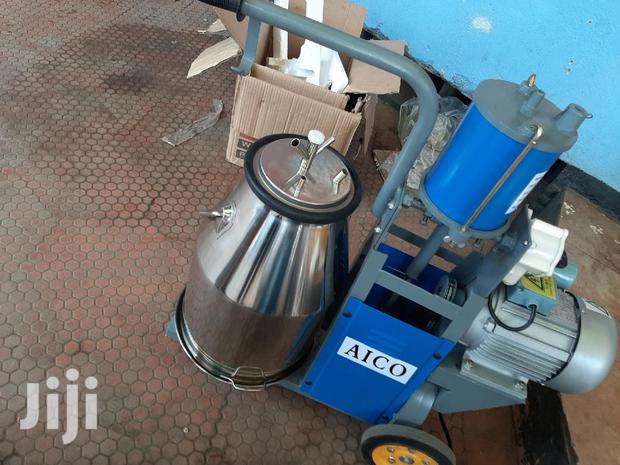 Machine for Milking - main view